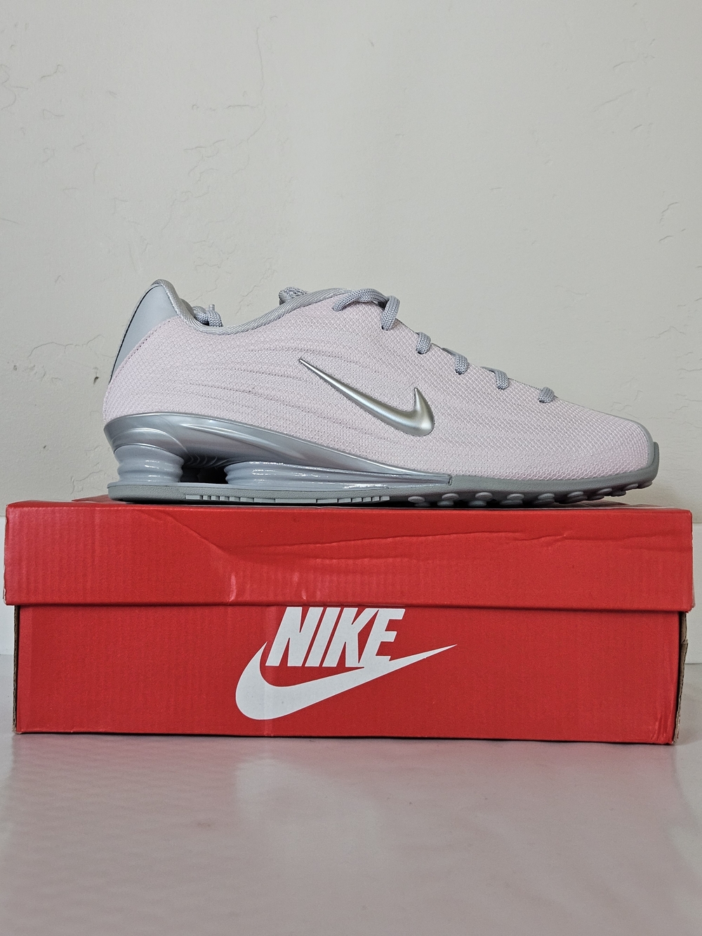 Nike Women's Light Pink and Gray Athletic Shoes Size 7